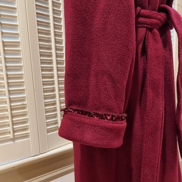 Vintage Burgundy Robe NWOT Amanda Stewart Heavy Warm & Ruffled Size S - Picture 5 of 9